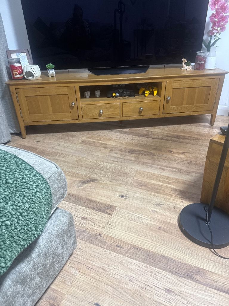 Solid oak tv unit/ stand