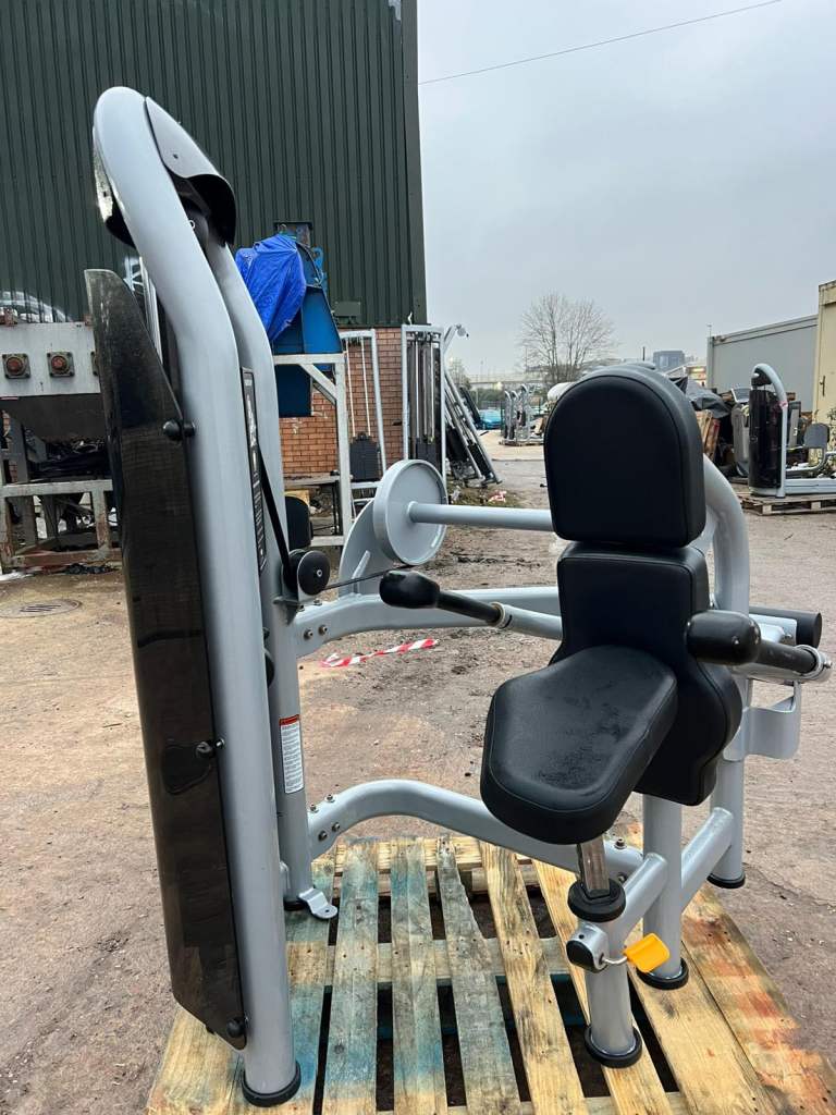Matrix G3 Seated Dip – Commercial Gym Equipment   Delivery £100