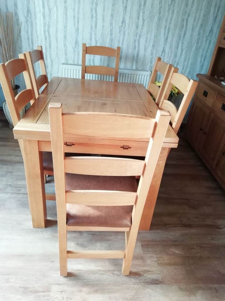 Extending Dining Table & 6 Chairs 