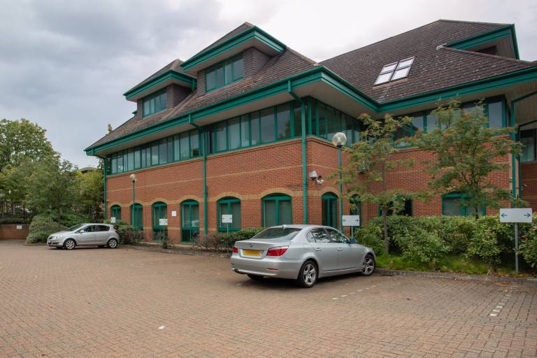 Leatherhead - KT22 7PL \ Ready-to-Use Private Office for 2 Workstations