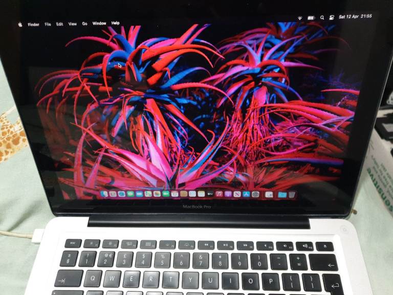 APPLE MACBOOK PRO A1278 13inch LAPTOP WITH CHARGER 2.26GHZ C2D, 4GB DDR3 128GB SSD RUNNING MONTEREY