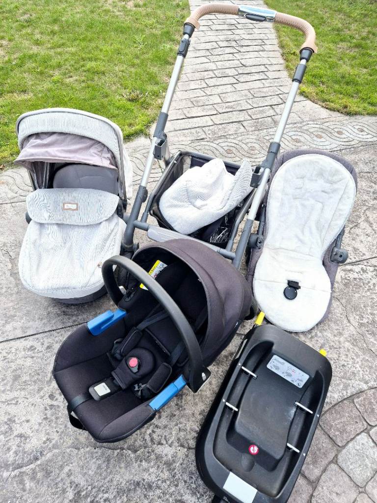 Silvercross Pioneer Limited Edition Pram, Carrycot, Carseat and Isofix