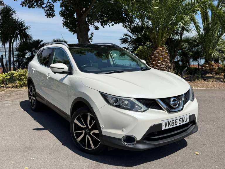 2016 Nissan Qashqai 1.5 dCi Tekna 5dr HATCHBACK DIESEL Manual