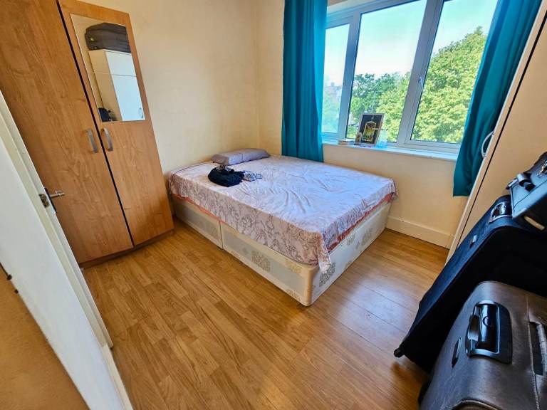 Studio Flat to Rent in Shaftesbury Avenue, Harrow, London, HA2 0AT - All Bills Included