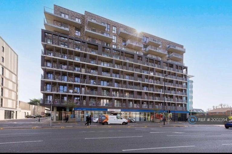2 bedroom flat in Crossways, Slough, SL1 (2 bed) (#3002354)