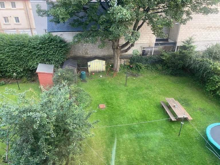 FLAT TO LET IN LEITH 3 DOUBLE BEDROOM LARGE SPACIOUS BRIGHT FLAT 