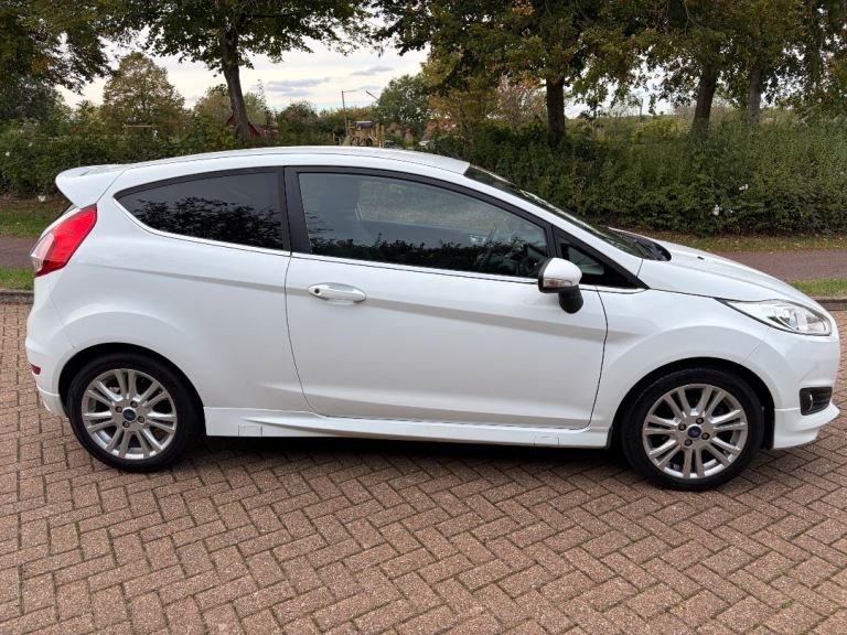 1 OWNER FORD FIESTA 1.0 ECO WITH ST KIT LIKE BRAND NEW MOT SEPT 2027 PLUS WARRANTY 
