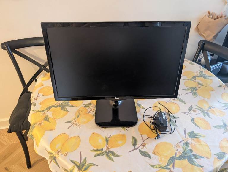 LG Computer Monitor – Black, Good Condition
