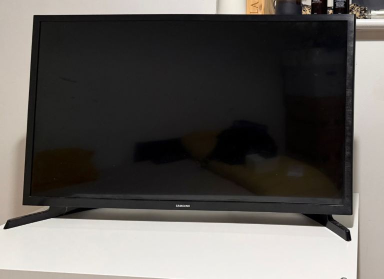 image for 📺 Samsung 32” Smart TV