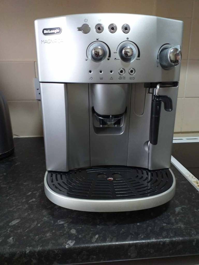 De'Longhi Magnifica Automatic Bean to Cup Coffee Machine