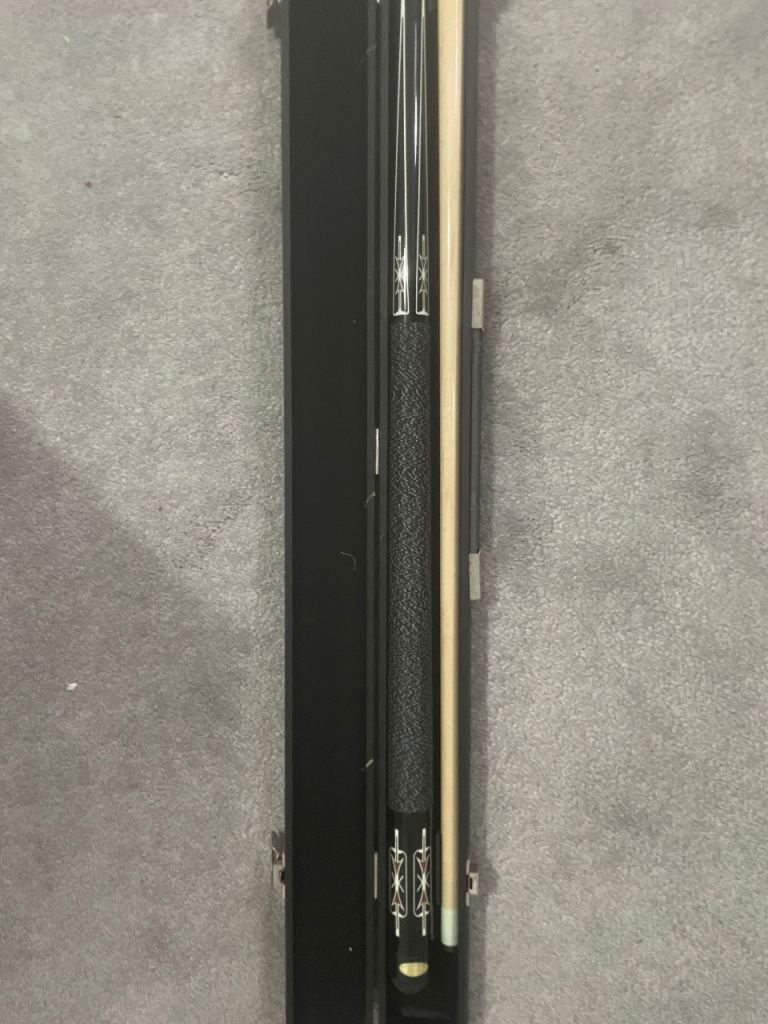 Piranha American pool cue 