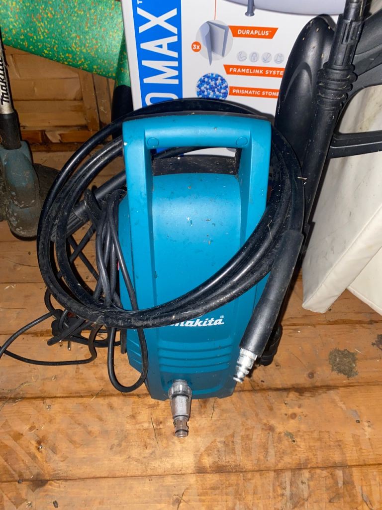 Makita HW101 Pressure Washer – 1300W – Complete – £60