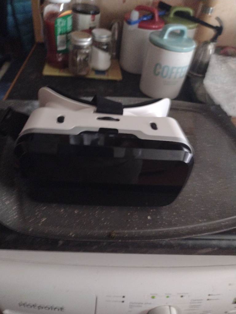 VR Headset Virtual Reality Glasses - Good Condition
