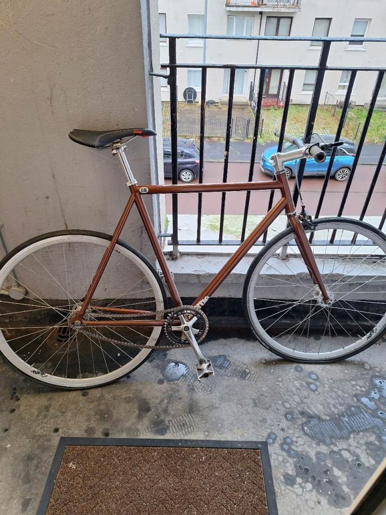 Charge plug road bike fixed gear