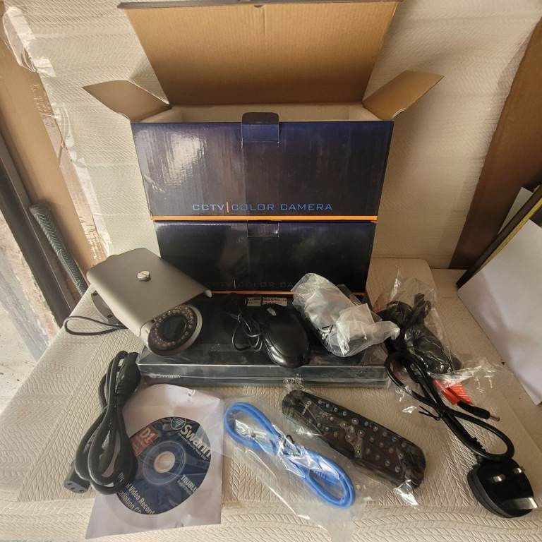 SWANN SWDVR-43000H Brand New  Digital Video Recorder with 2 New CCTV Caneras All New Boxed