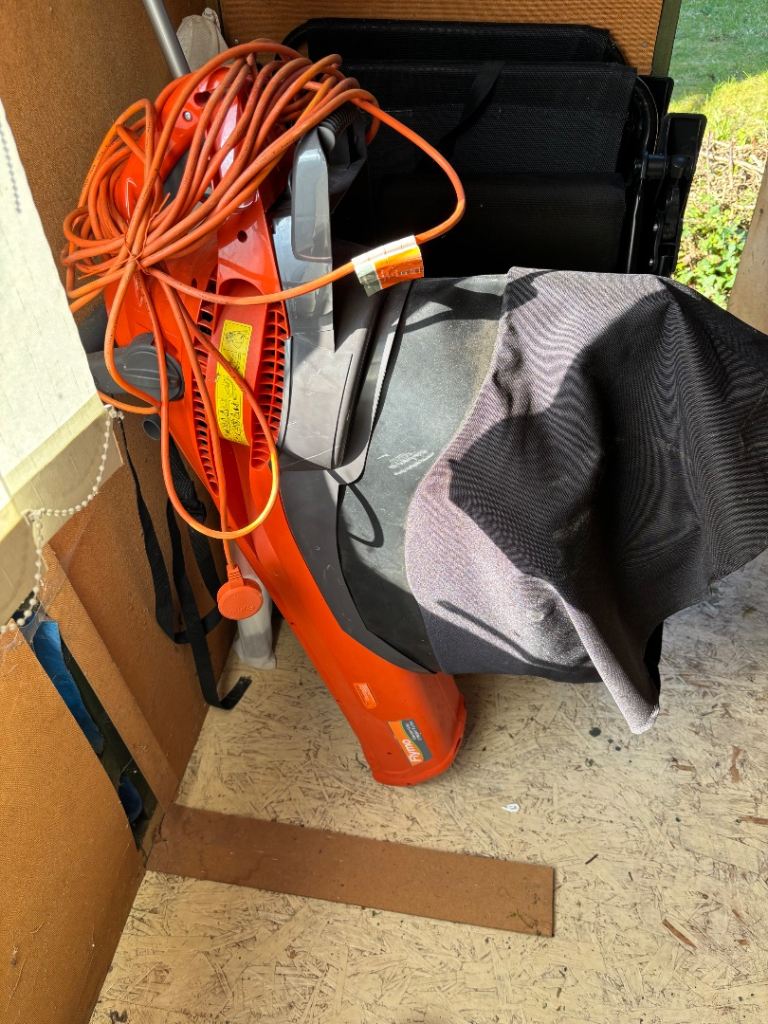 Flymo Gardenvac 2700w turbo