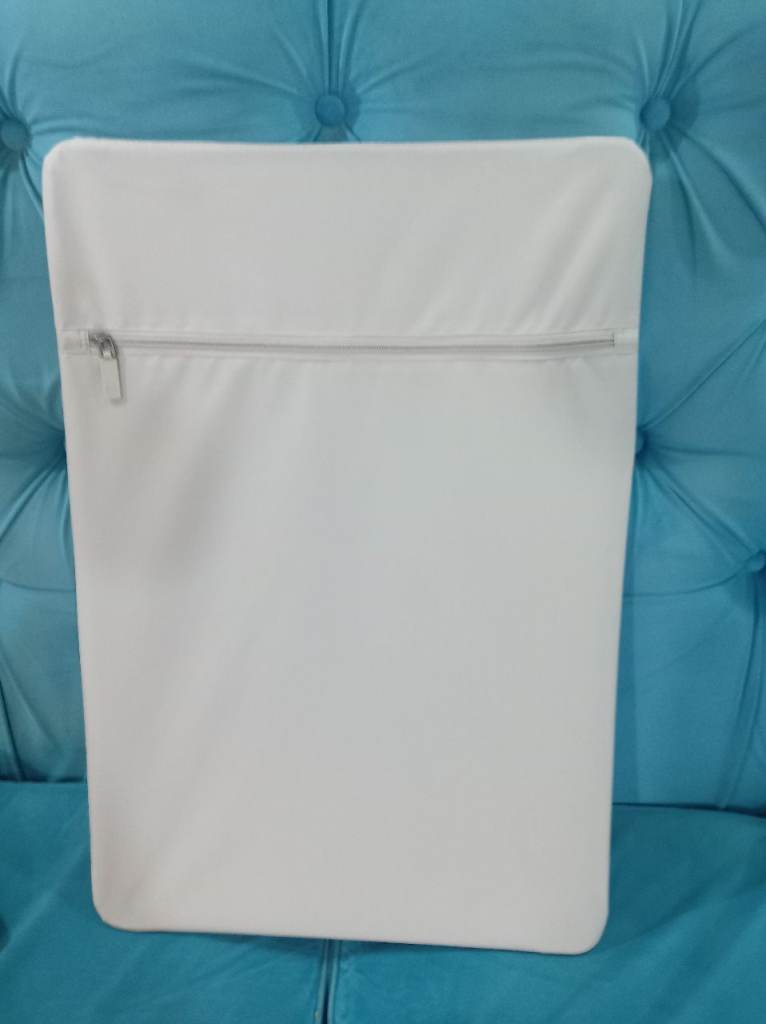 White Laundry Bag with Zip Closure – As Good As New
