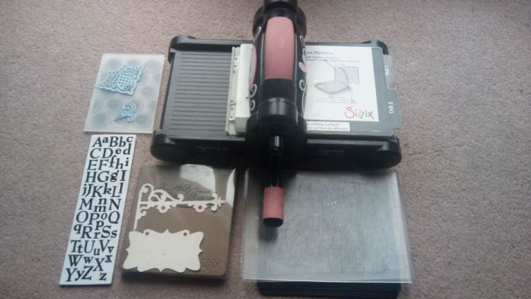 Sizzix BigShot Die cutting Machine, Accessories & Stamping Bundle