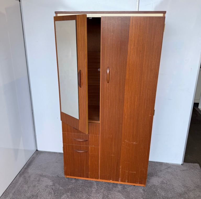 FREE DELIVERY Oak 3 doors and 2 drawers wardrobe with mirror, in good condition.