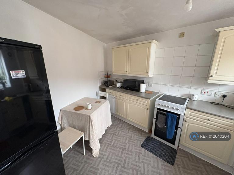 1 bedroom in Albatross Close, London, E6 (#2640204)