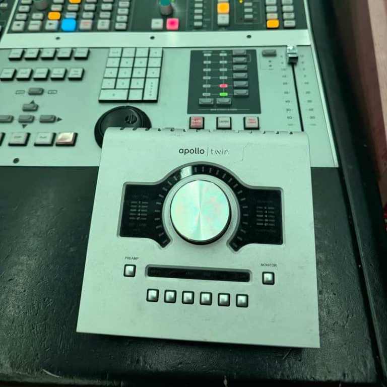 Universal Audio Apollo Twin Solo Thunderbolt Audio Interface - UAD2 Silver