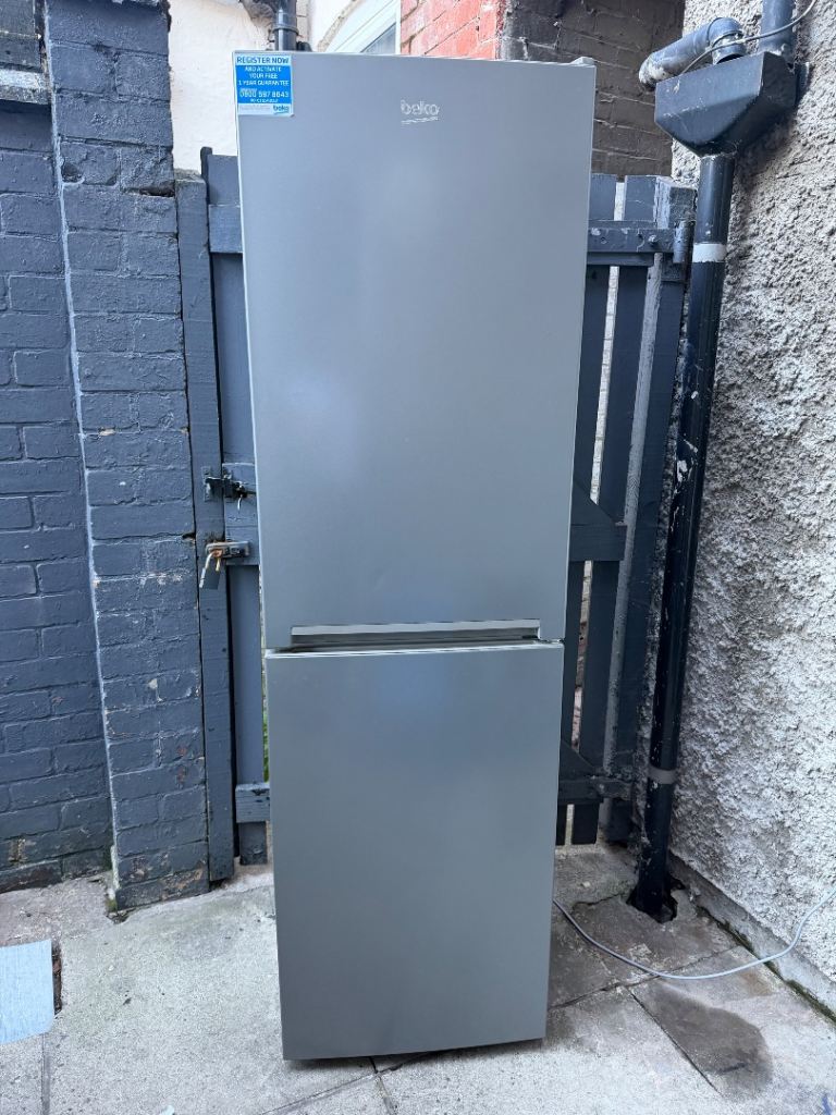 Beko Fridge Freezer – Grey, Good Condition