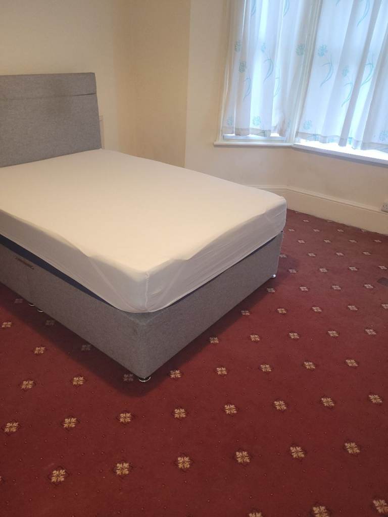 LARGE city centre double room