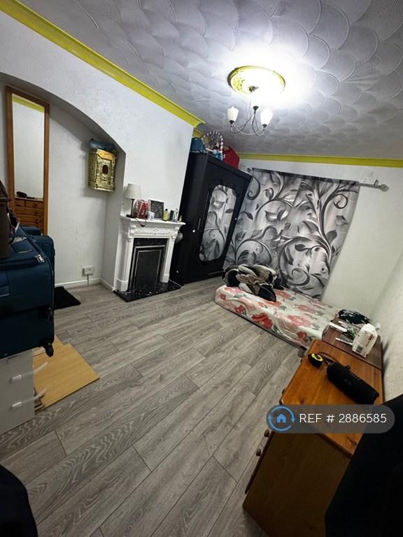 3 bedroom house in Ford Road, Dagenham, RM10 (3 bed) (#2886585)