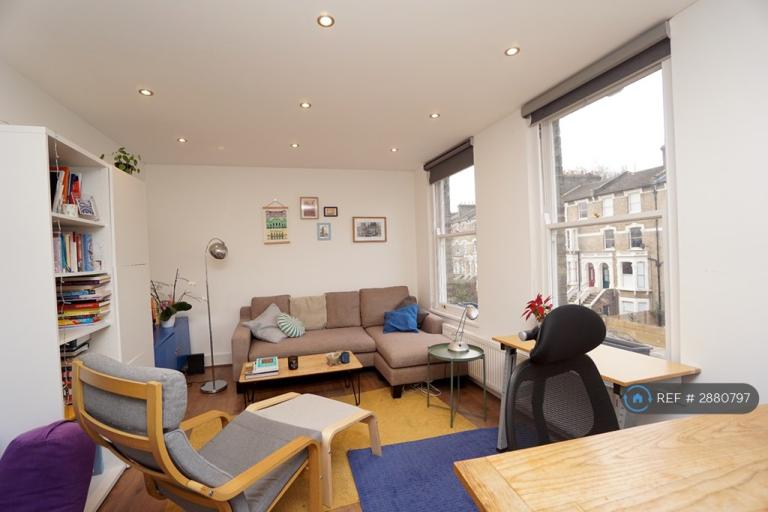 1 bedroom flat in Wray Crescent, London, N4 (1 bed) (#2880797)
