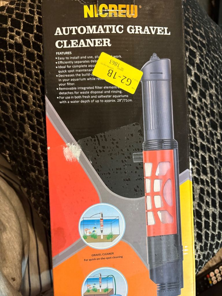 Cleaning fish tank things 