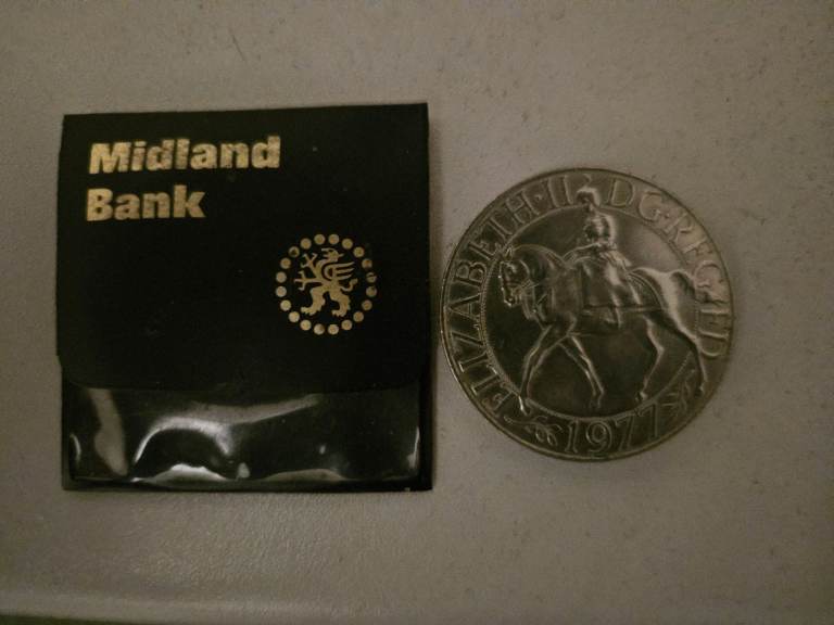 **UNCIRCULATED** 1977 JUBILEE COIN WITH MIDLAND BANK POUCH