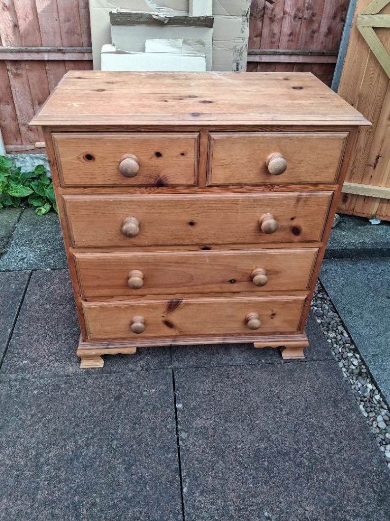 Solid pine chest of drawers 
