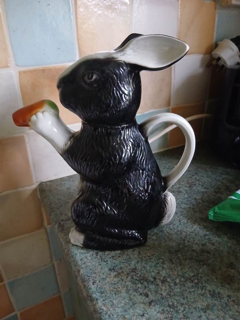 Bobtail rabbit teapot