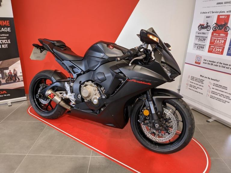 2018 HONDA CBR1000RR FIREBLADE MATT BLACK AKRAPOVIC SHORTY EXHAUST RG BUNGS