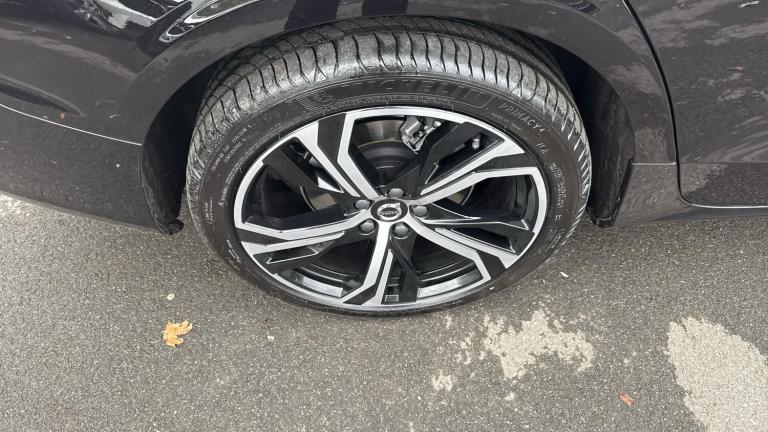 2025 Volvo V60 Plus, B4 Mild hybrid, Petrol, Dark ESTATE Petrol/Electric Hybrid Automatic