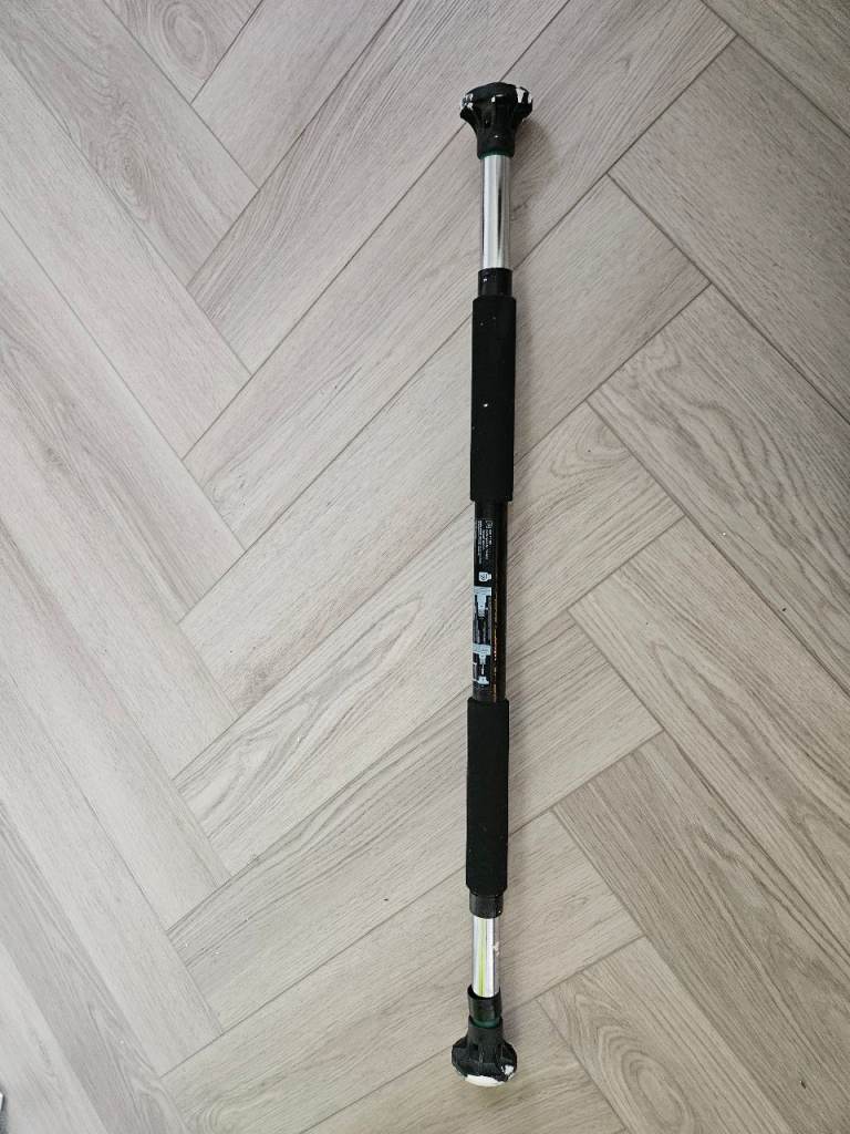 Door Frame Pull Up Bar / gym equipment 