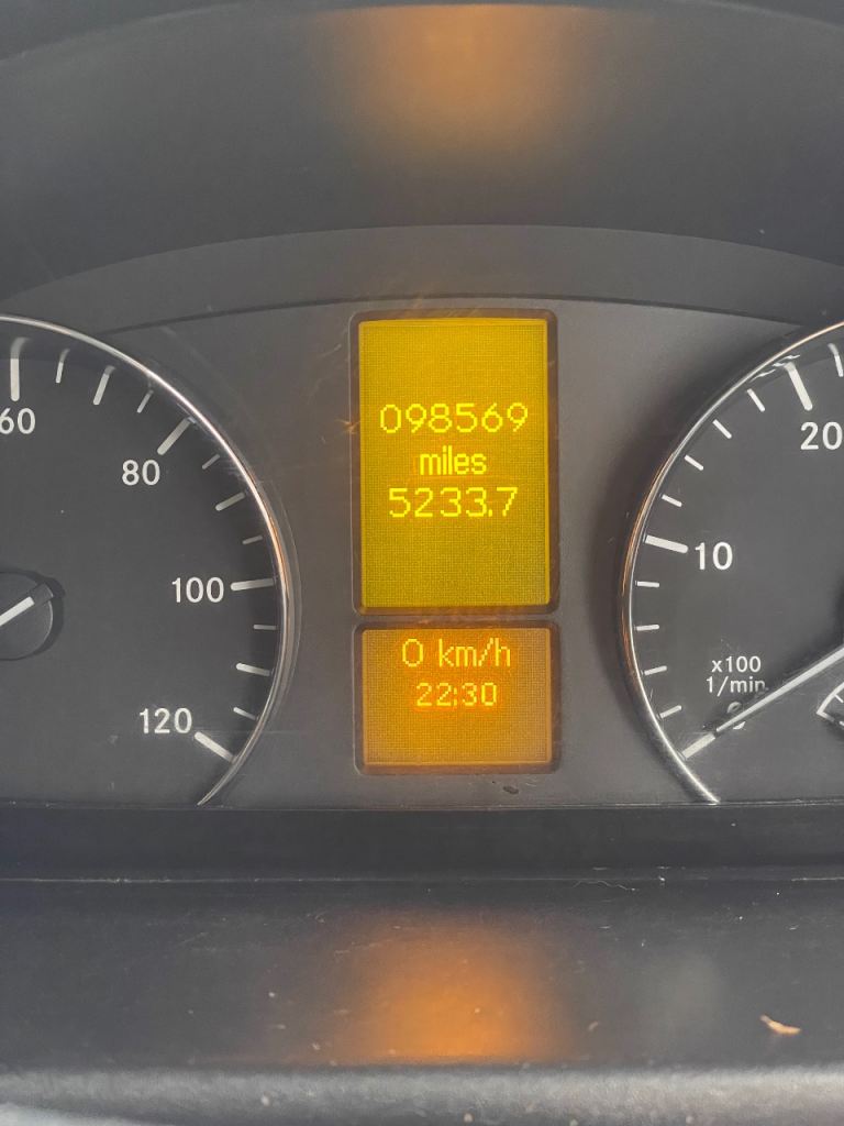 Mercedes-Benz Sprinter Luton van 2015