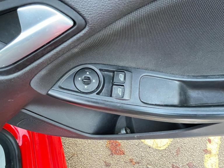  Ford Focus 1.0T EcoBoost Zetec S Euro 5 (s/s) 5dr Petrol Manual