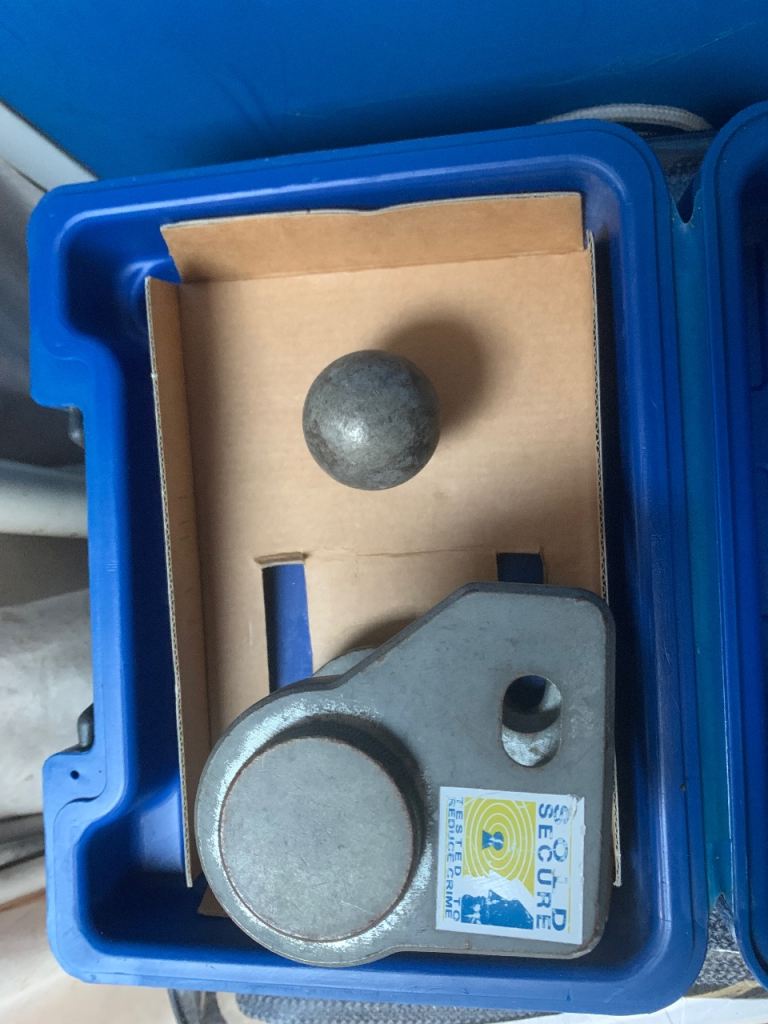 Hitch lock caravan/trailer