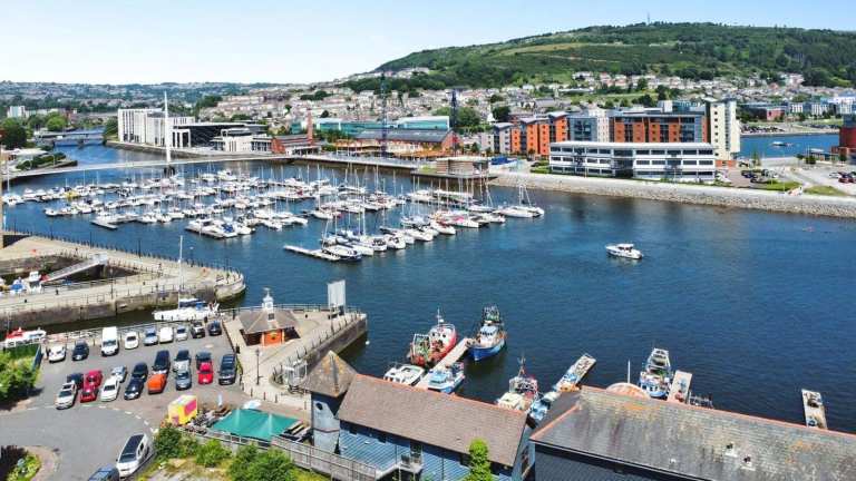 SWANSEA MARINA,4 BED TOWNHOUSE,RECENTLY REFURBISHED