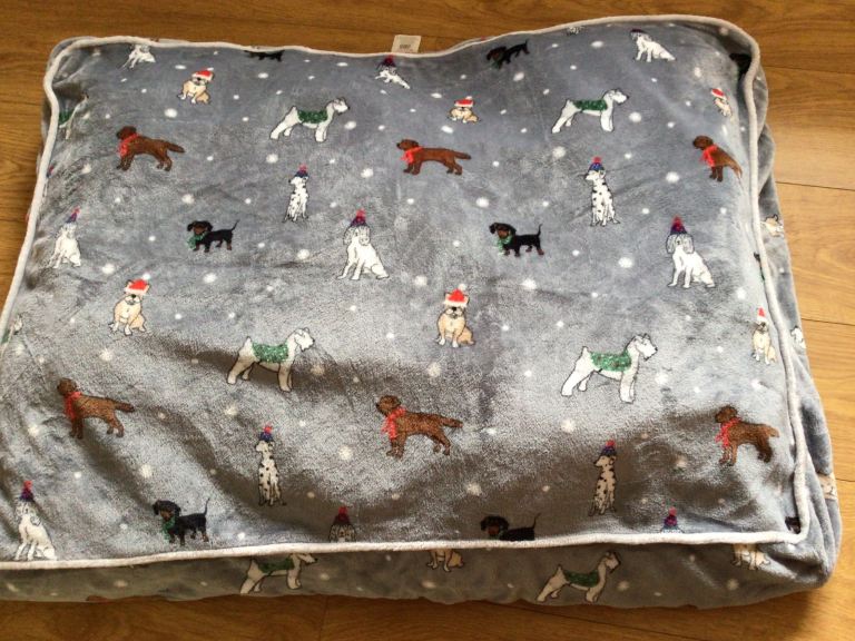 Christmas Pet Bed.