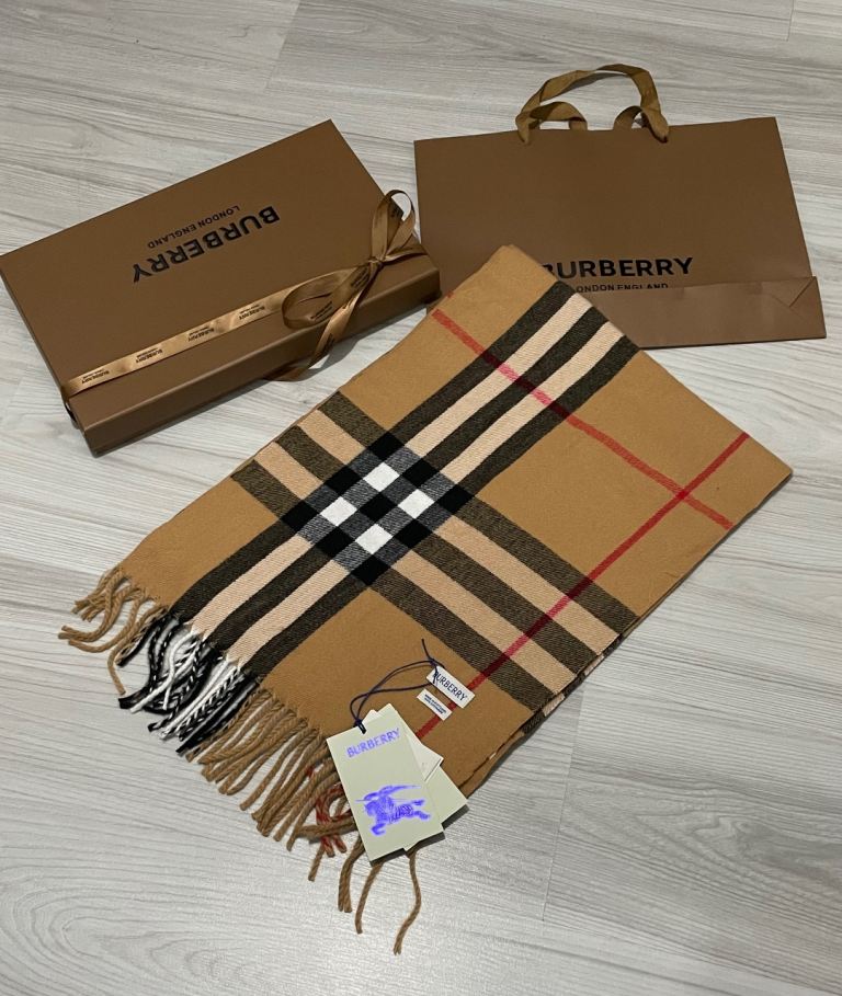 Burberry scarf 