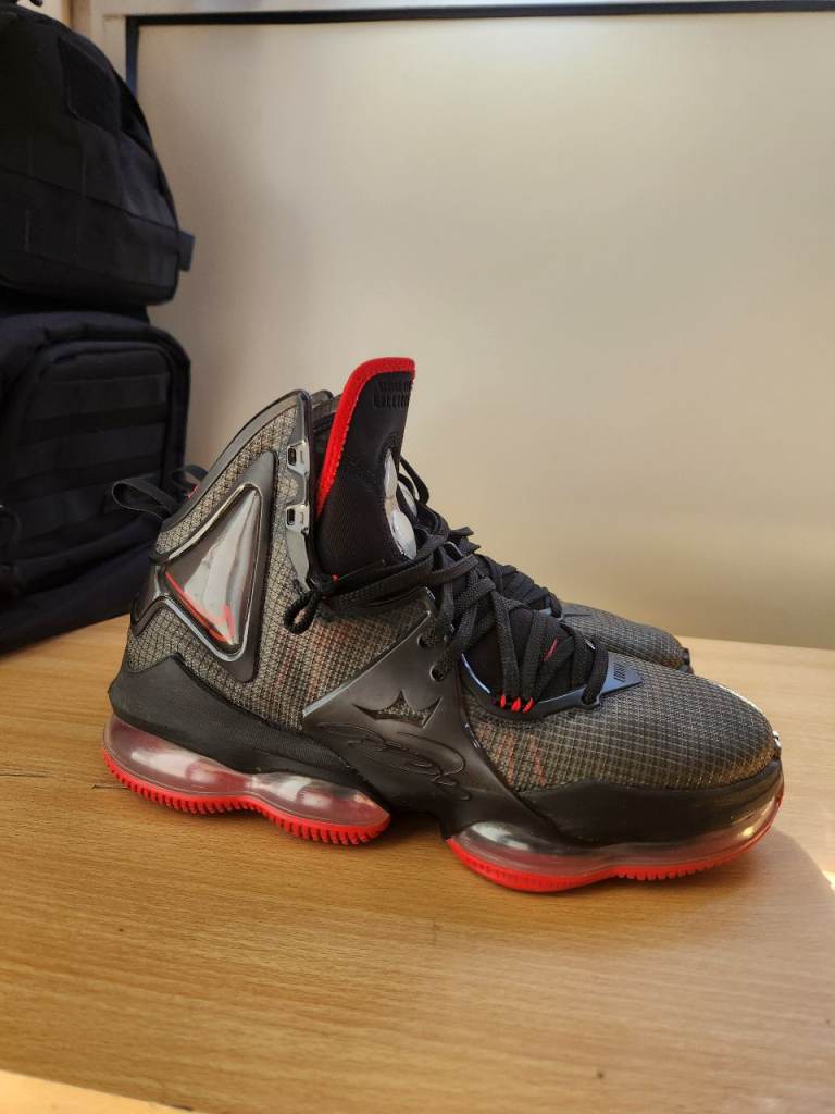 Nike Lebron 19