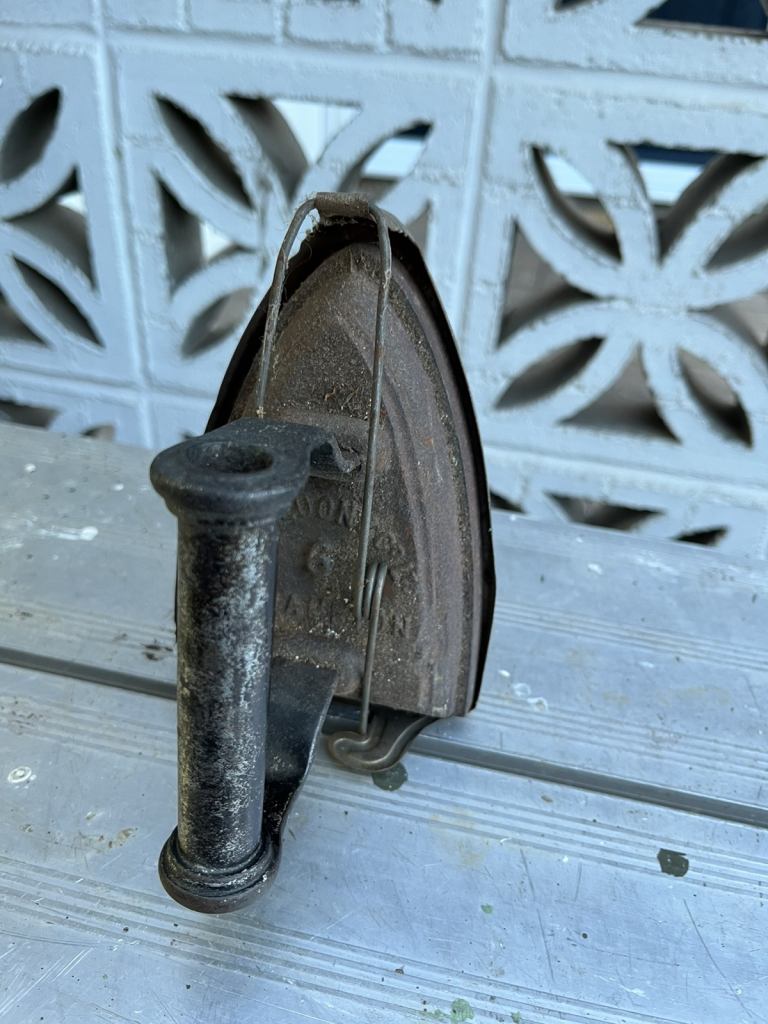 Sheldon & Co Flat Iron Size 6