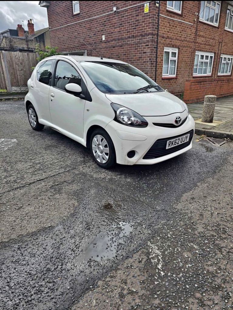 Toyota, AYGO, Hatchback, 2012, Manual, 998 (cc), 5 doors