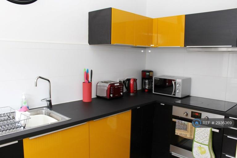 1 bedroom flat in East Fountainbridge, Edinburgh, EH3 (1 bed) (#2936369)