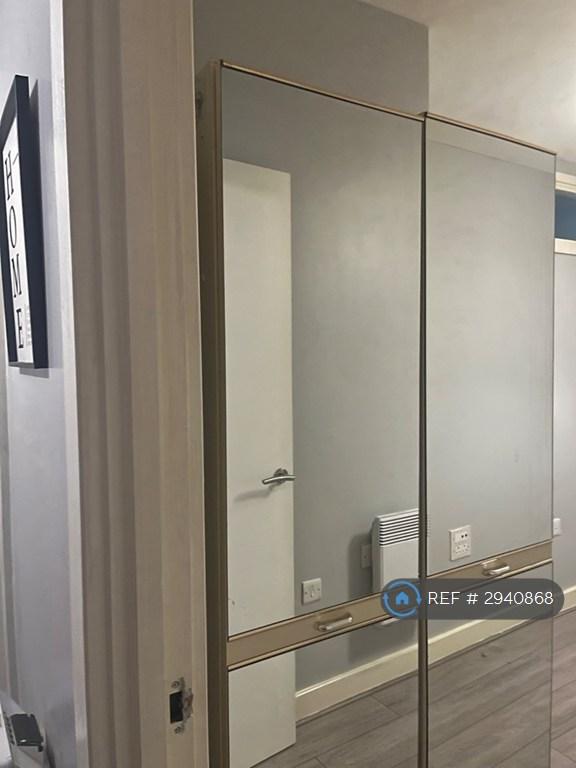 2 bedroom flat in Essex St, Birmingham, B5 (2 bed) (#2940868)