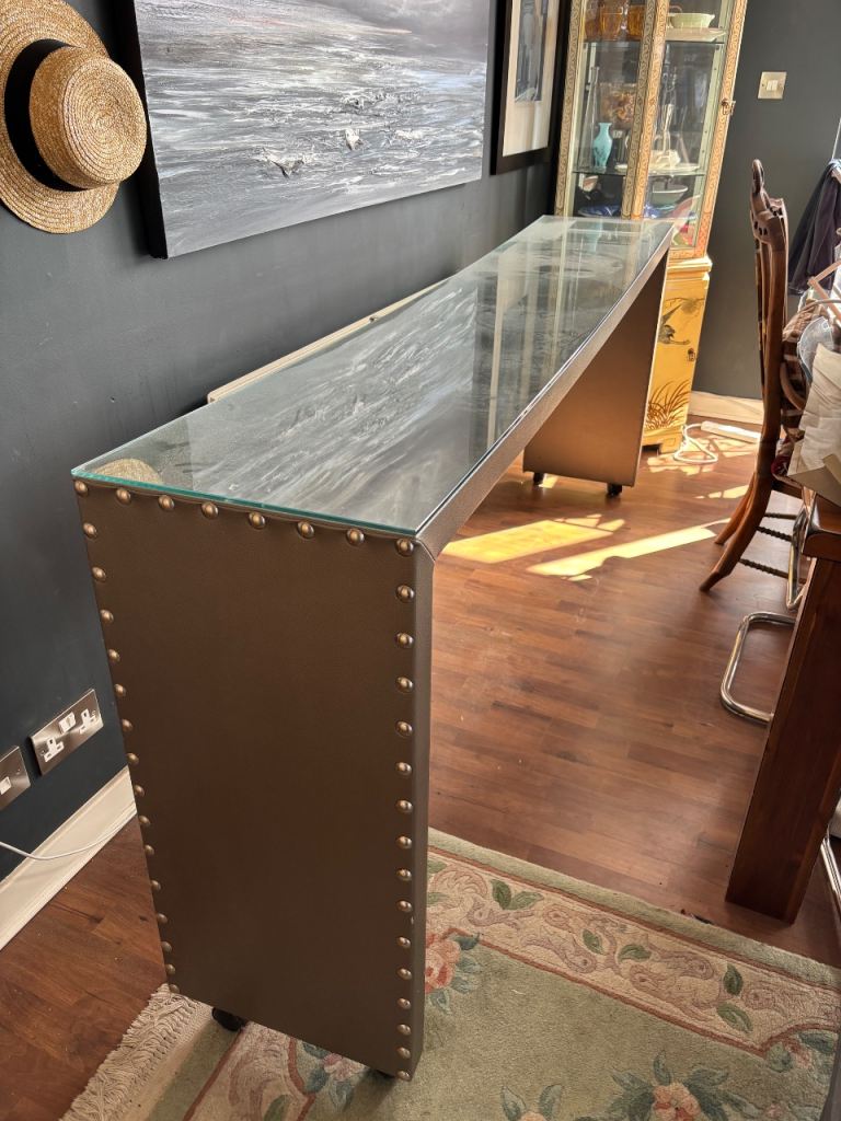 Console / side board table 