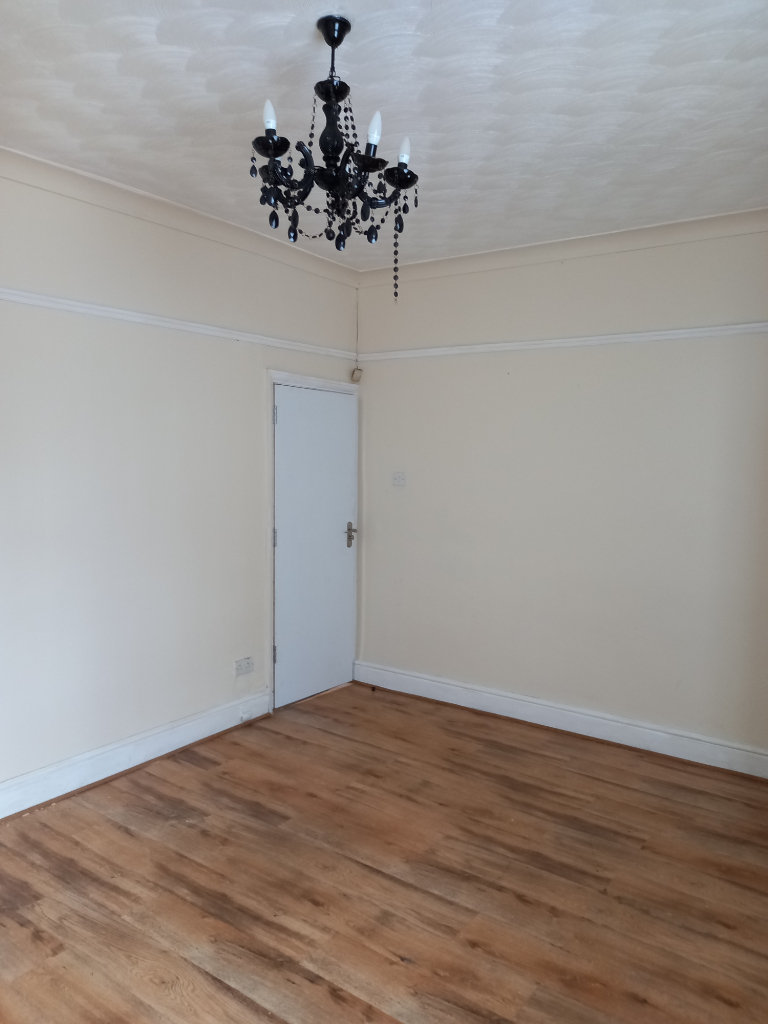 **AVAILABLE**2 BEDROOM**2 BATHROOM**END TERRACE**LINDLEY STREET**