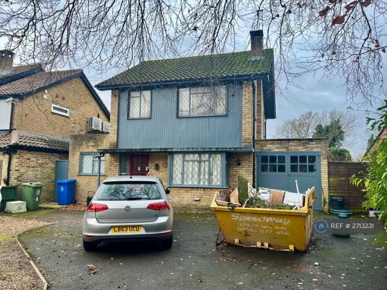 3 bedroom house in Station Road, Wraysbury, Staines-Upon-Thames, TW19 (3 bed) (#2713231)